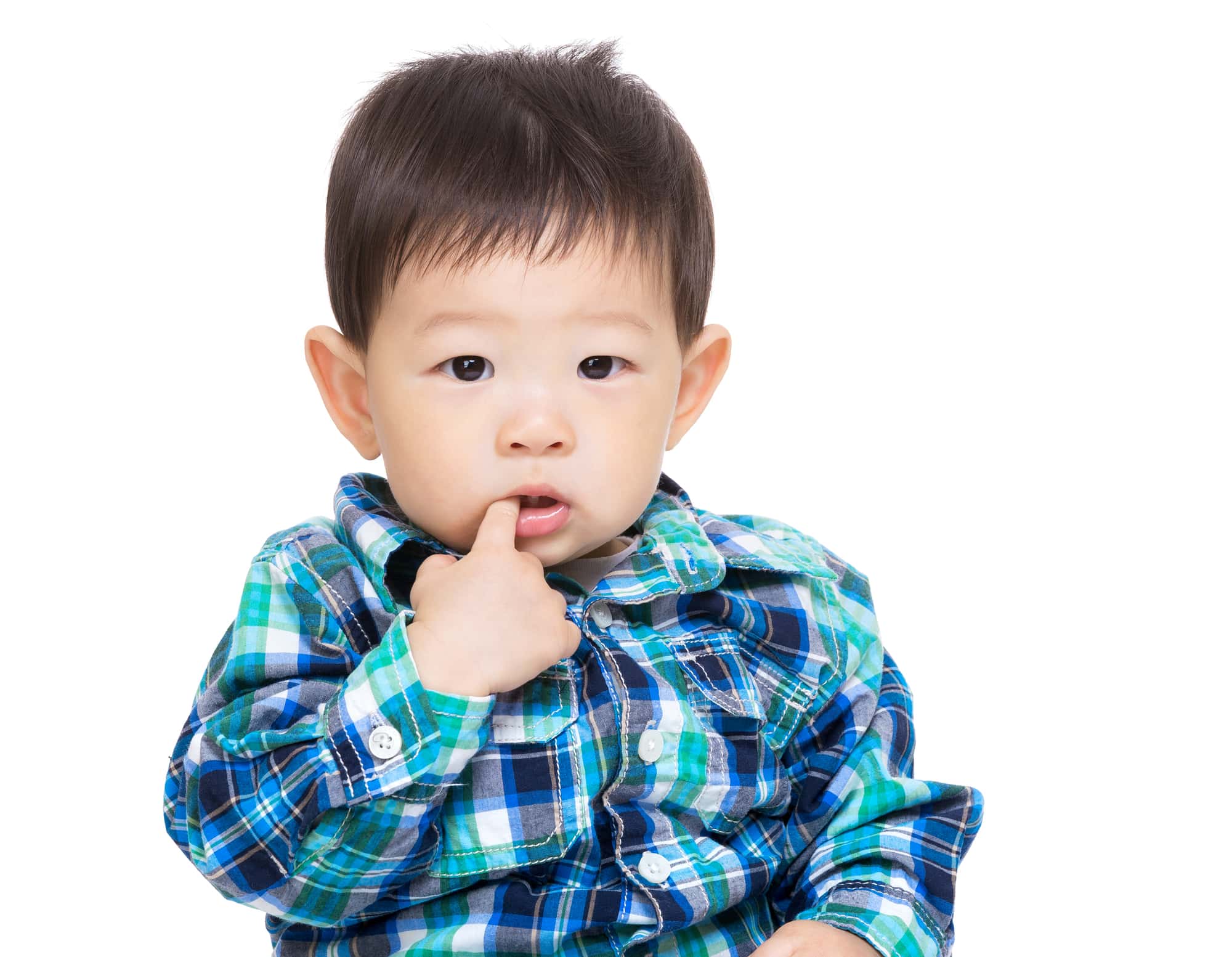 すきっ歯の原因になる指しゃぶりをする子ども