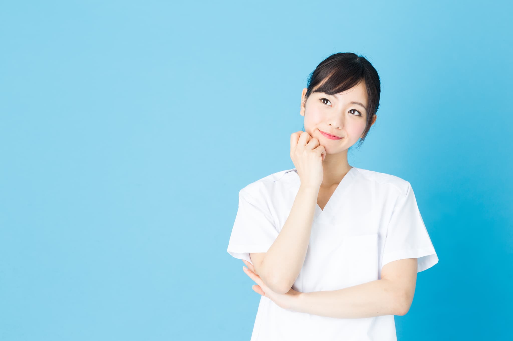 虫歯で抜歯になるのはどんなときか考える女性
