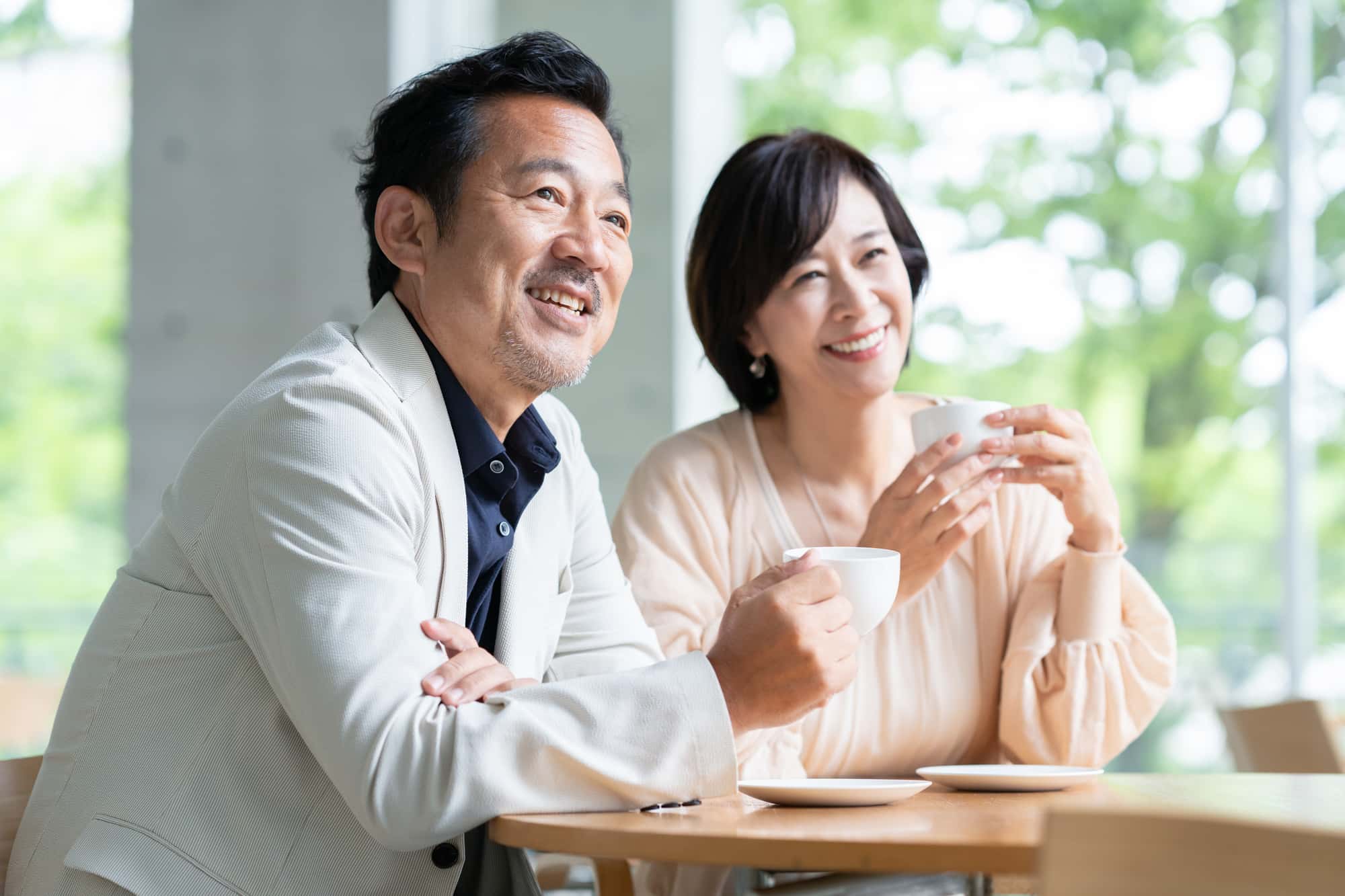 コーヒーを楽しむ男女