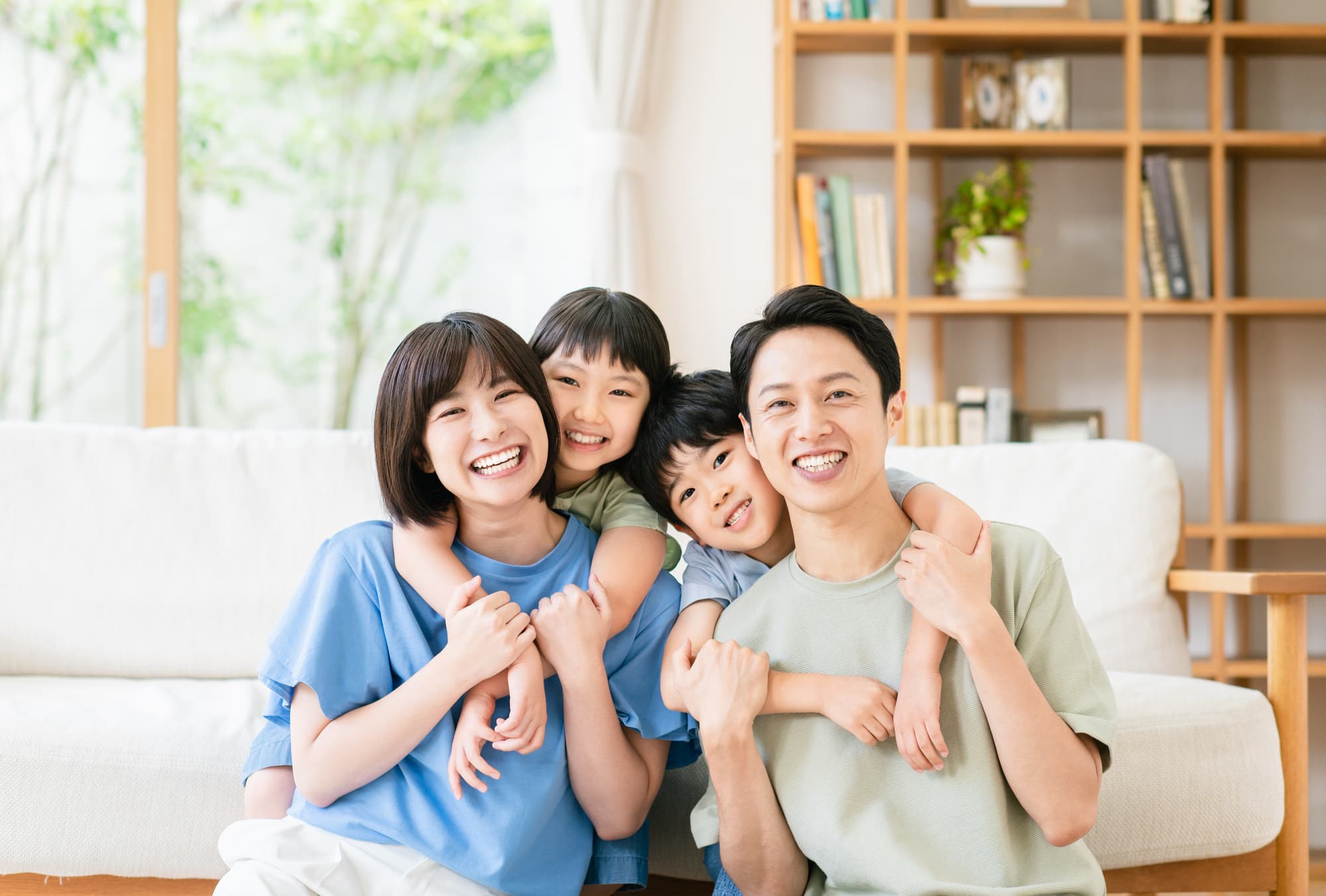 フッ素を取り入れて虫歯予防をする親子