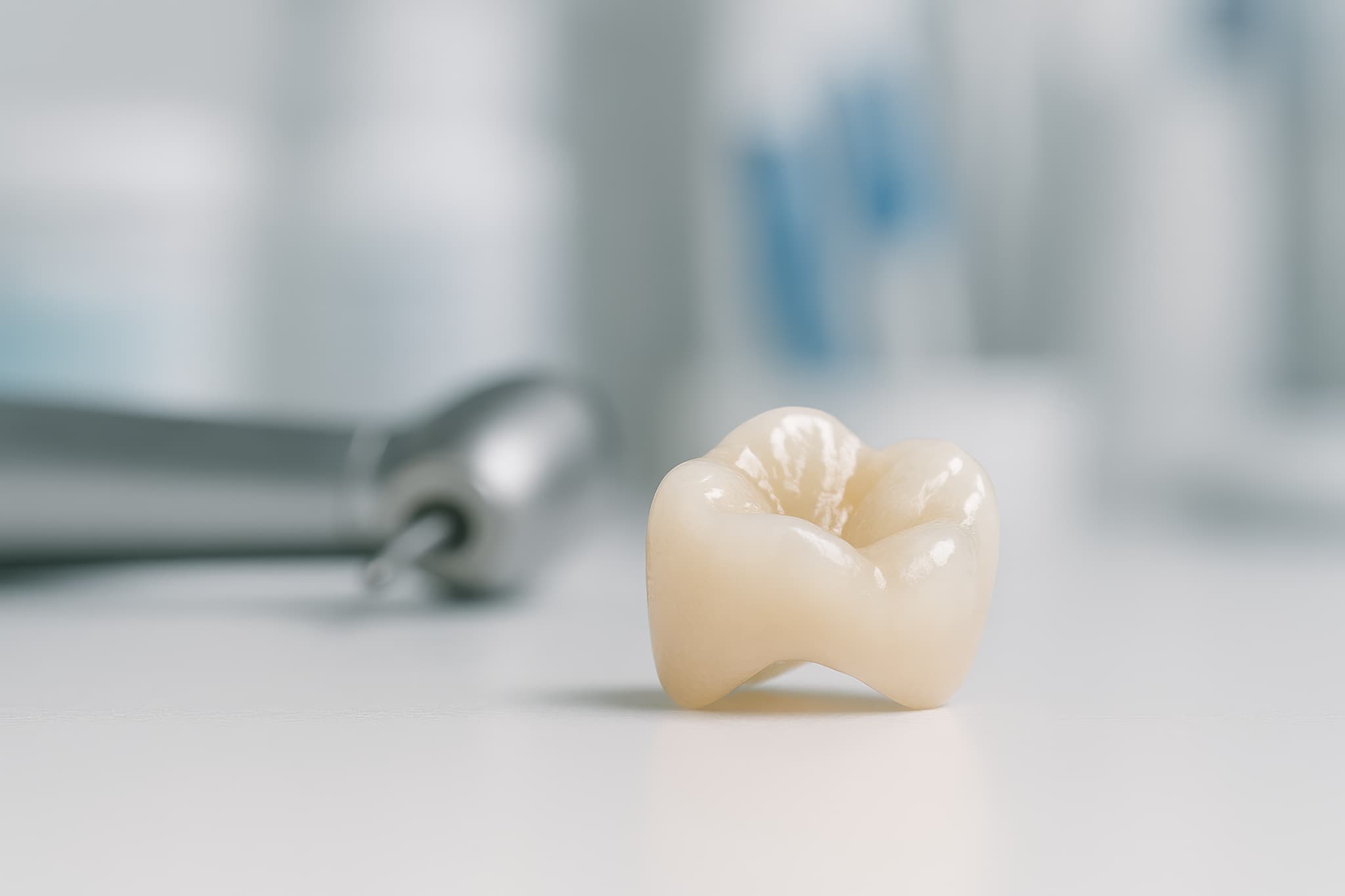 セラミックでできた歯の被せ物