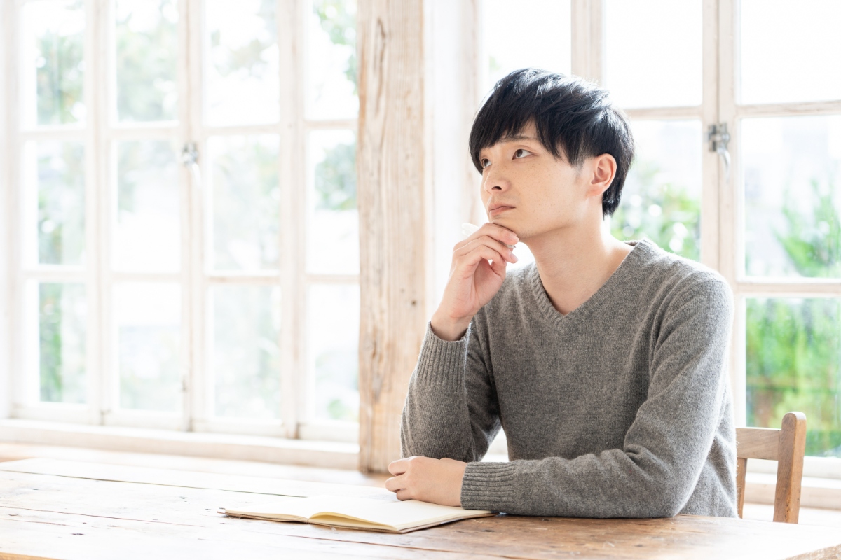 差し歯が変色するのはなぜ？